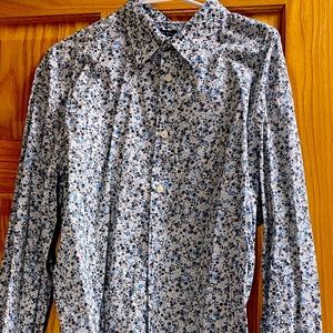 Fun Perry Ellis casual button up dress shirt.